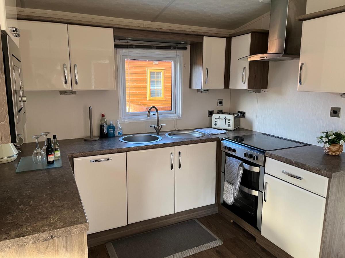 Hazel Oaks, Beautiful Lodge With Hot Tub - Sleeps 6 - Felmoor Park Морпет Екстериор снимка