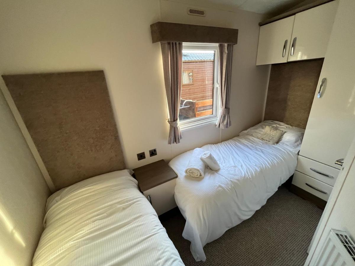 Hazel Oaks, Beautiful Lodge With Hot Tub - Sleeps 6 - Felmoor Park Морпет Екстериор снимка