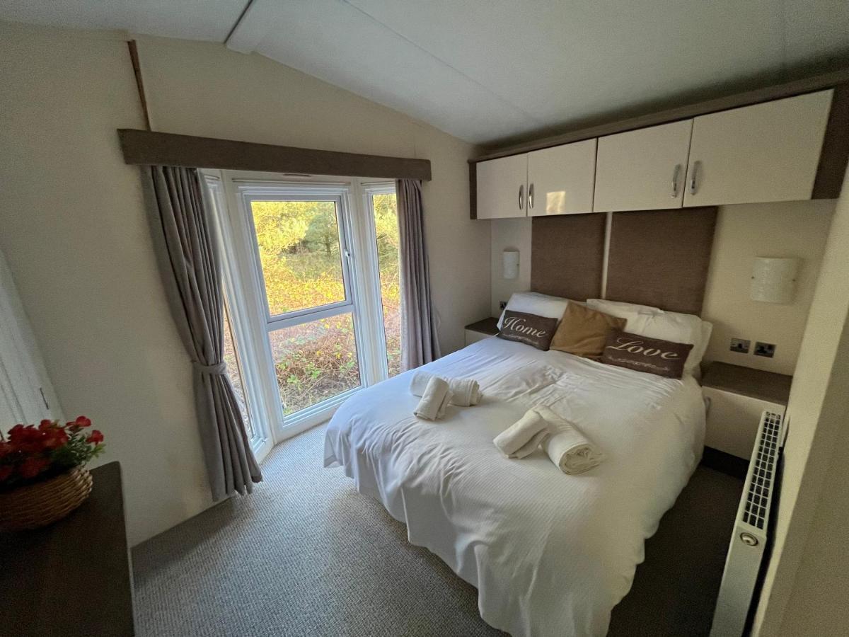 Hazel Oaks, Beautiful Lodge With Hot Tub - Sleeps 6 - Felmoor Park Морпет Екстериор снимка