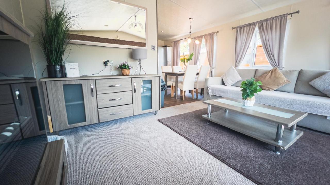 Hazel Oaks, Beautiful Lodge With Hot Tub - Sleeps 6 - Felmoor Park Морпет Екстериор снимка