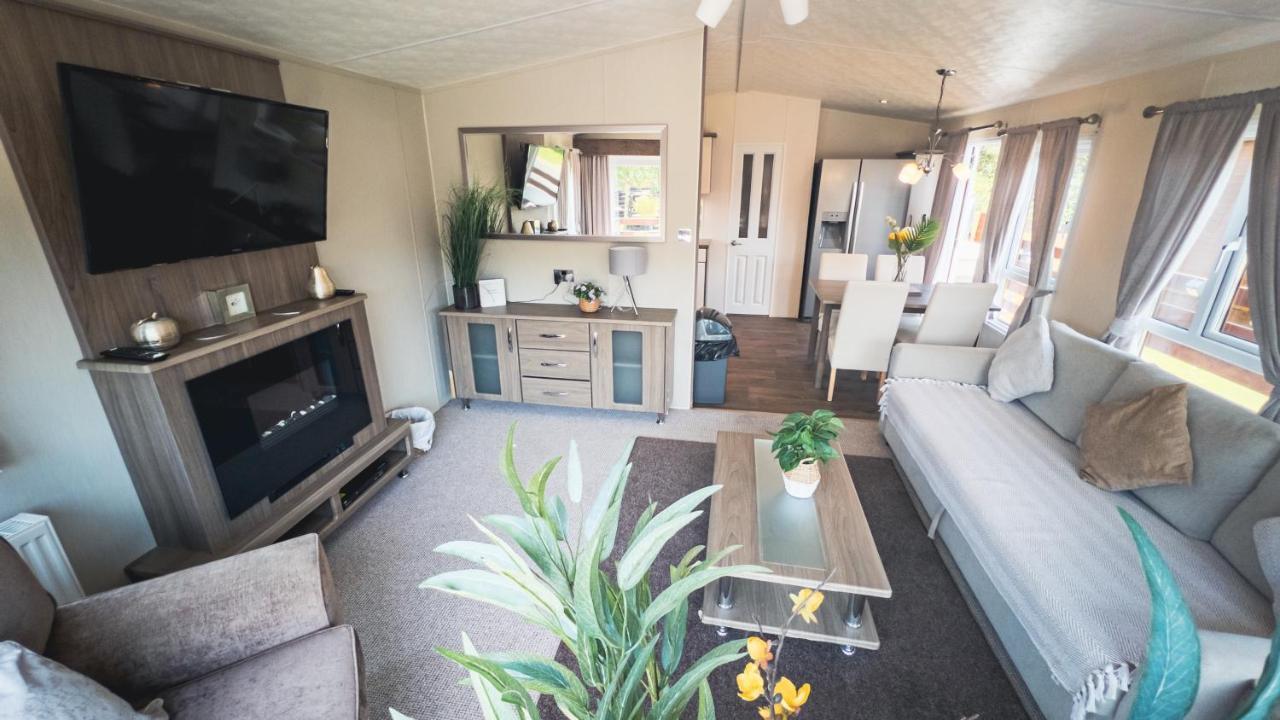 Hazel Oaks, Beautiful Lodge With Hot Tub - Sleeps 6 - Felmoor Park Морпет Екстериор снимка