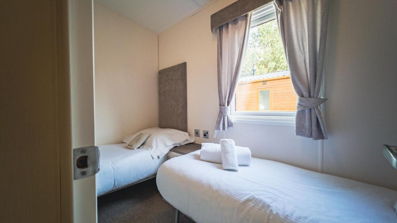 Hazel Oaks, Beautiful Lodge With Hot Tub - Sleeps 6 - Felmoor Park Морпет Екстериор снимка