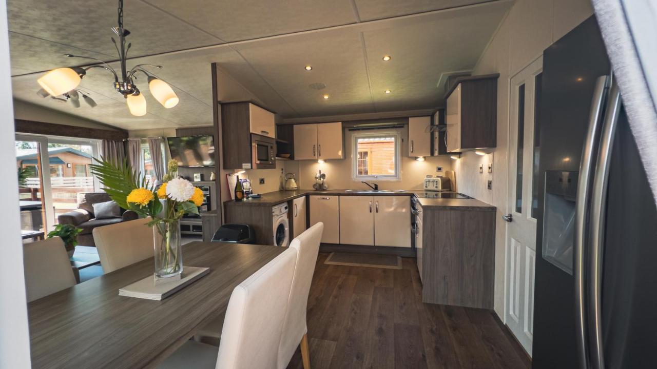 Hazel Oaks, Beautiful Lodge With Hot Tub - Sleeps 6 - Felmoor Park Морпет Екстериор снимка