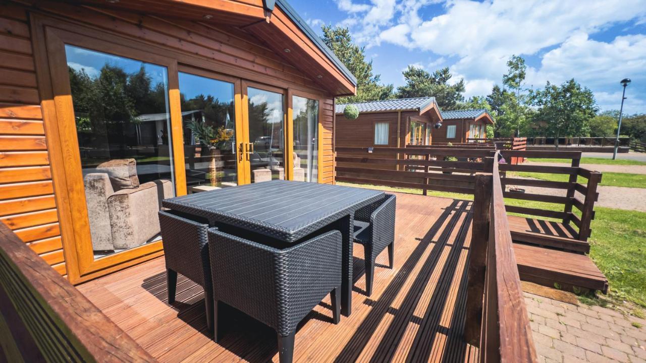 Hazel Oaks, Beautiful Lodge With Hot Tub - Sleeps 6 - Felmoor Park Морпет Екстериор снимка
