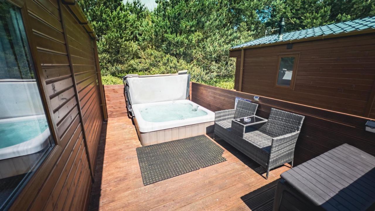 Hazel Oaks, Beautiful Lodge With Hot Tub - Sleeps 6 - Felmoor Park Морпет Екстериор снимка