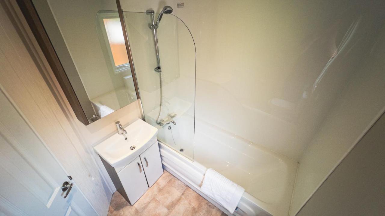 Hazel Oaks, Beautiful Lodge With Hot Tub - Sleeps 6 - Felmoor Park Морпет Екстериор снимка