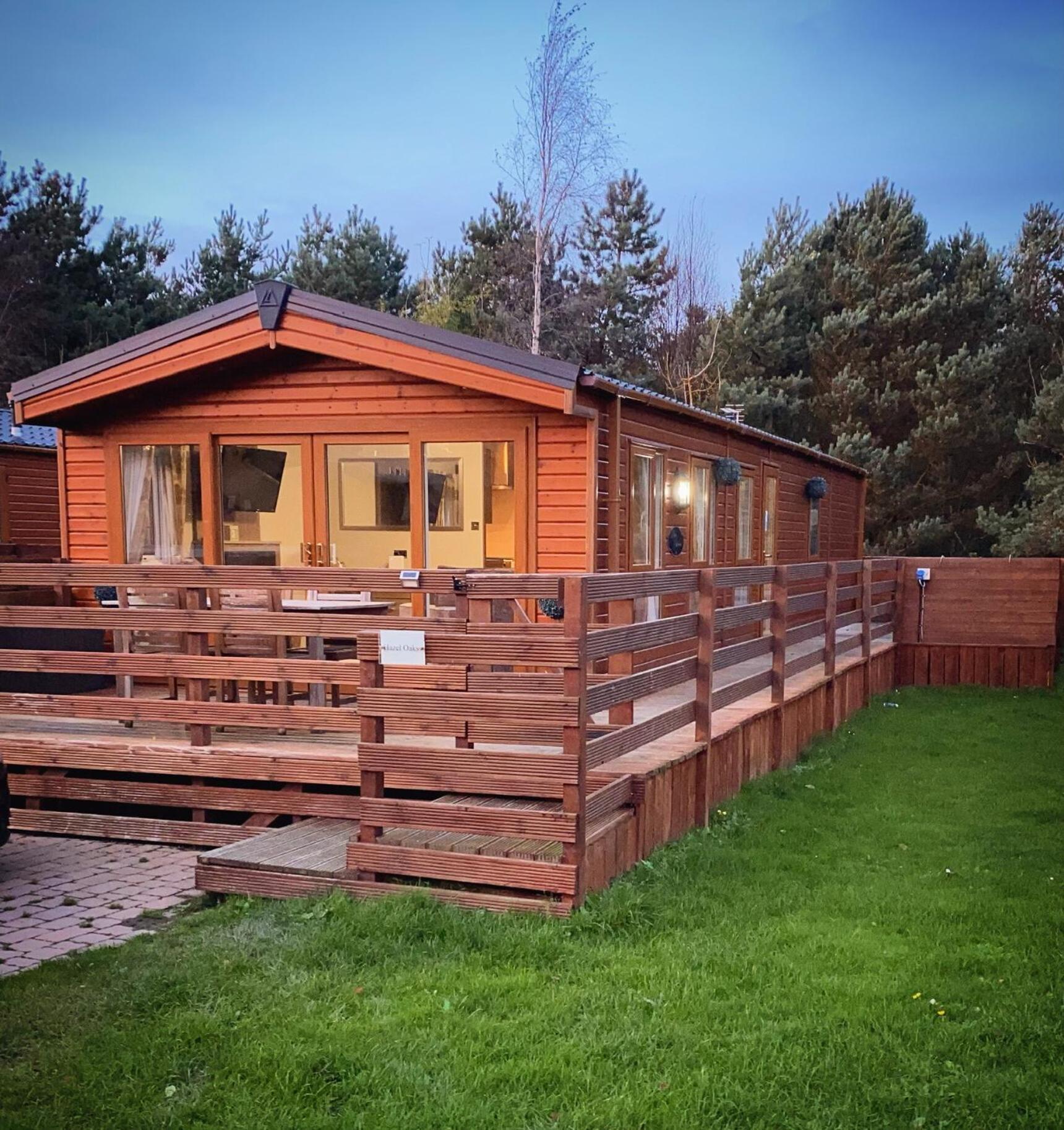 Hazel Oaks, Beautiful Lodge With Hot Tub - Sleeps 6 - Felmoor Park Морпет Екстериор снимка
